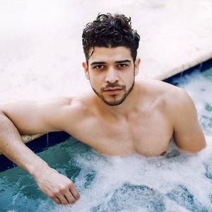 Meet your Posher, Victor